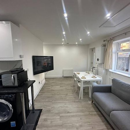 2 Bedroom House,Brownhillrd Se6 Londyn Zewnętrze zdjęcie